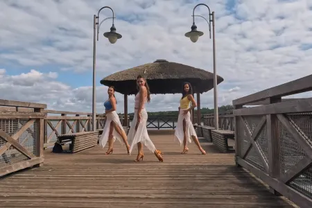 Latino na plaży w Chybach – Karolina, Eliza & Anita | Ring My Bells