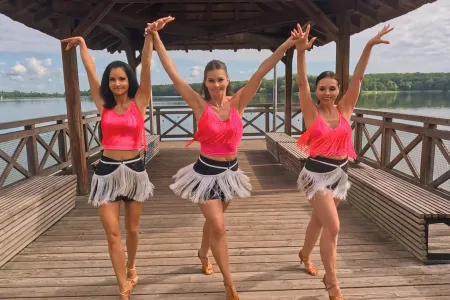 Jive na plaży w Chybach – Karolina, Eliza & Anita | Reet Petite