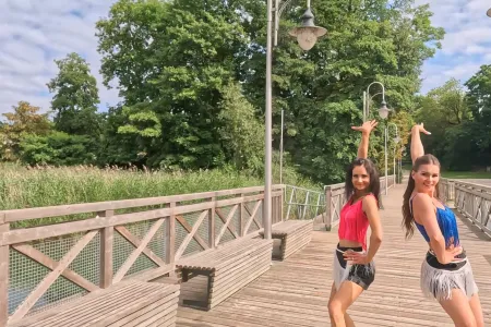 Samba na plaży w Chybach – Karolina & Anita | Ring My Bells